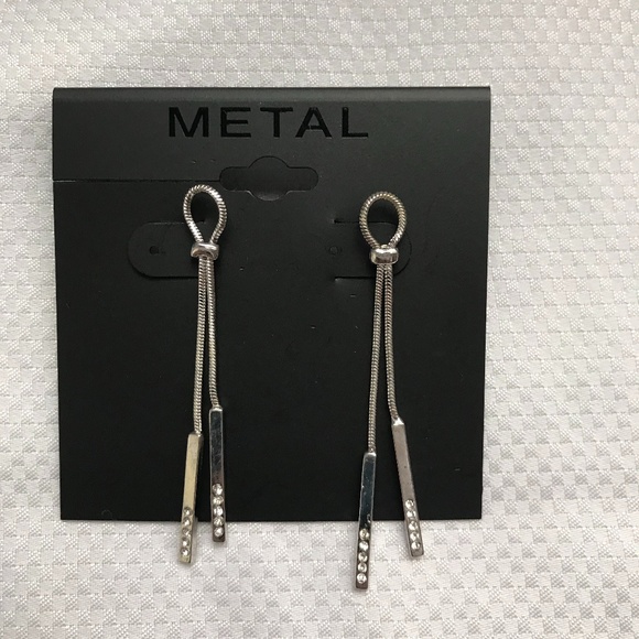 Jewelry - 🌀SALE🌀 Silver Drop Earrings